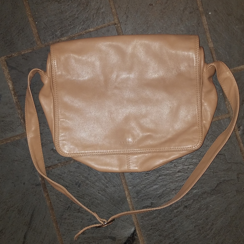 Peruzzi tan leather shoulder bag